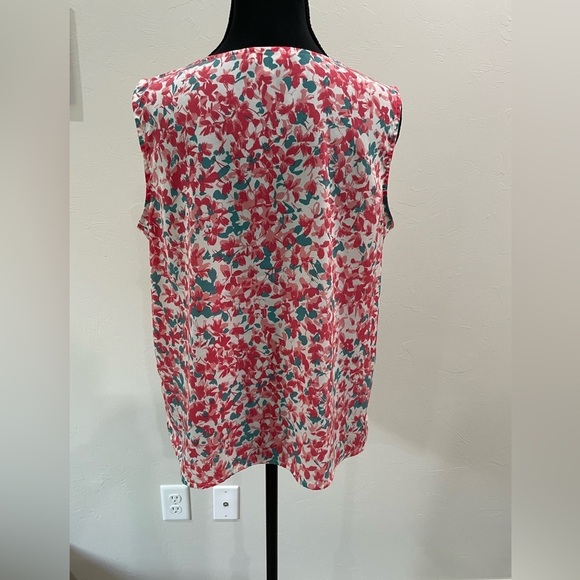 Talbots Sleeveless Floral Top Medium Petite - Picture 3 of 5